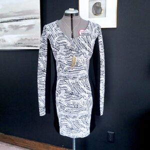 Black and White Retro Print Long Sleeve Slimming Zip Back Sweater Dress Size Med